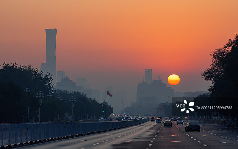 2019年9月23日，秋分，北京长安街日出。图片素材