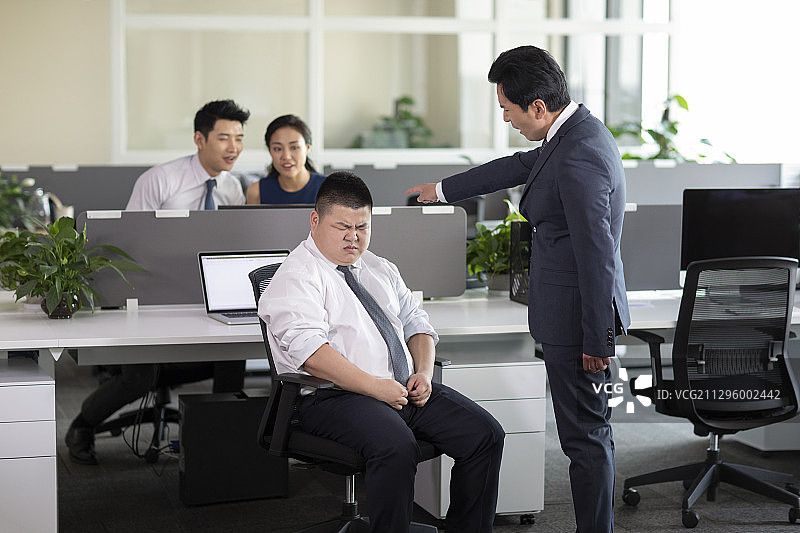 公司经理责备雇员图片素材