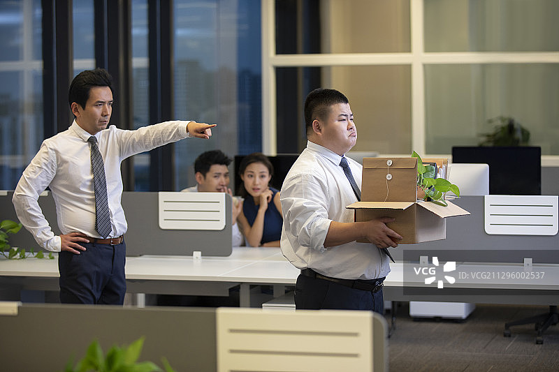 经理解雇员工图片素材