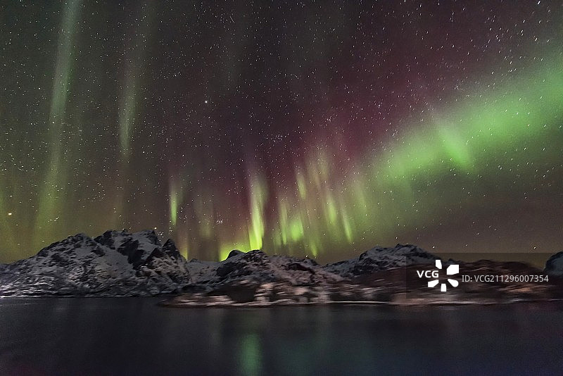 挪威罗弗敦群岛的北极光图片素材