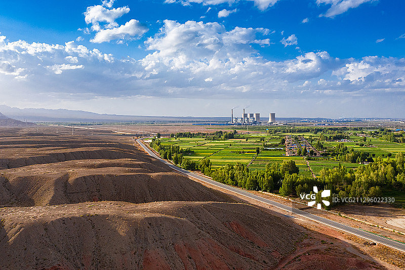 戈壁与绿洲图片素材