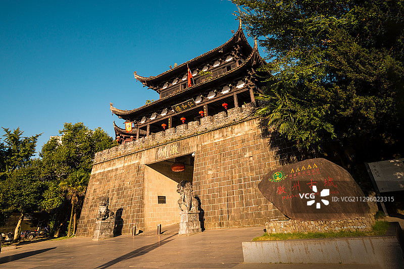 安徽黄山市+徽州古城+城门图片素材