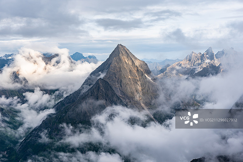 婆缪峰图片素材