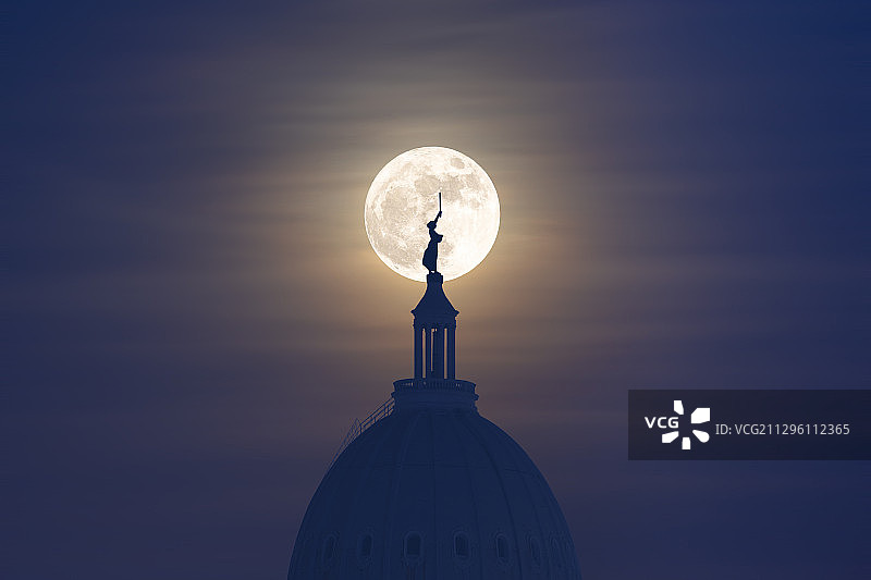 月亮与成都地标图片素材