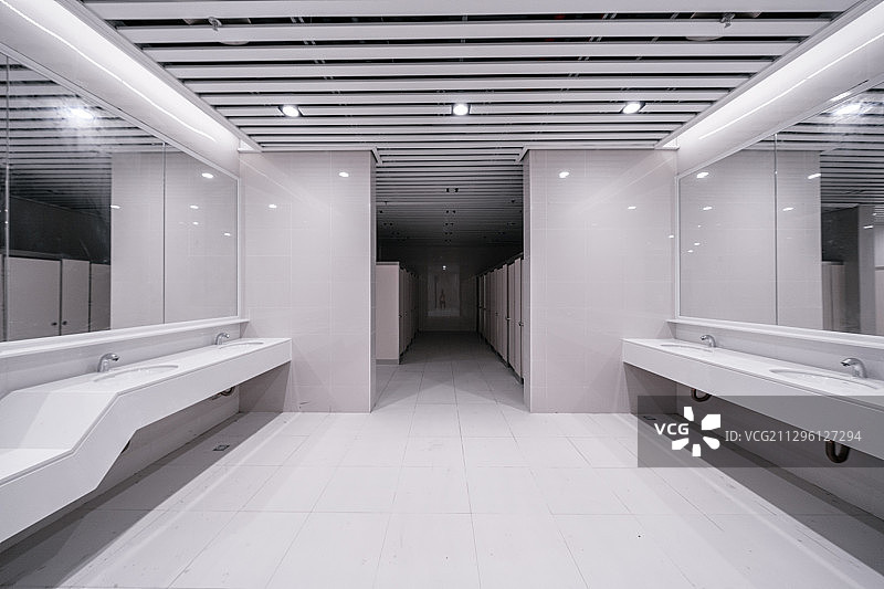 干净整洁的公共卫生间图片素材