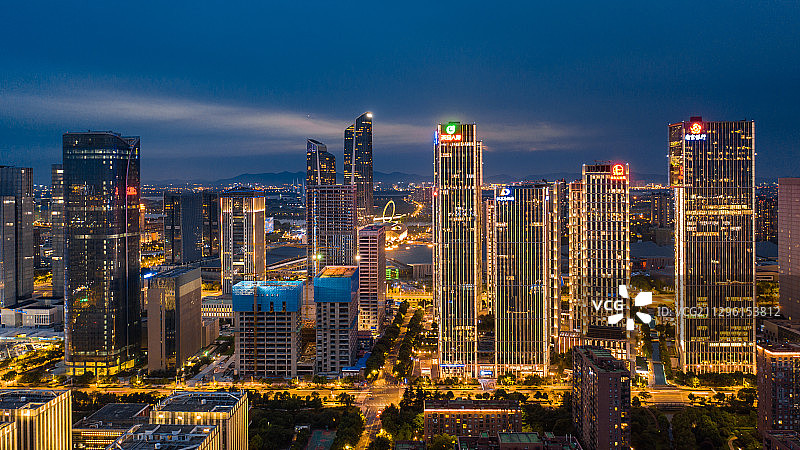 璀璨的河西金融区图片素材