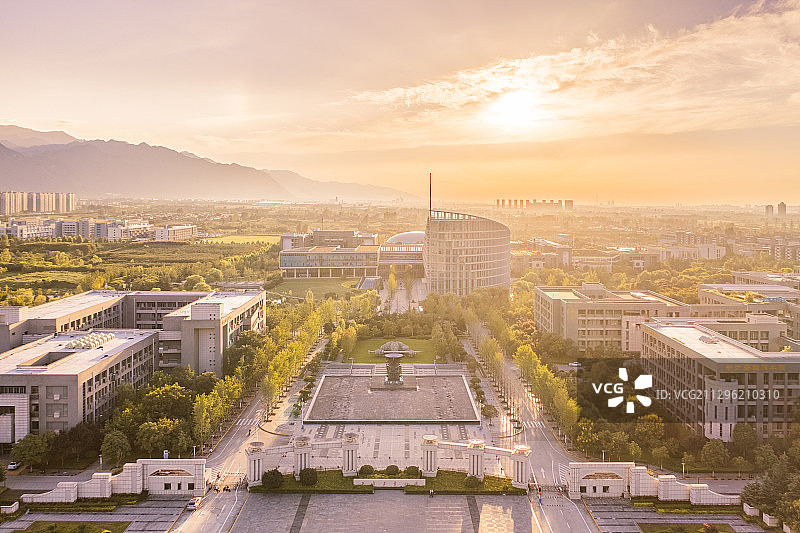 西北工业大学长安校区正门日落图片素材