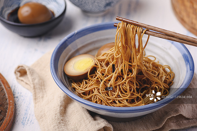 一碗葱油拌面图片素材