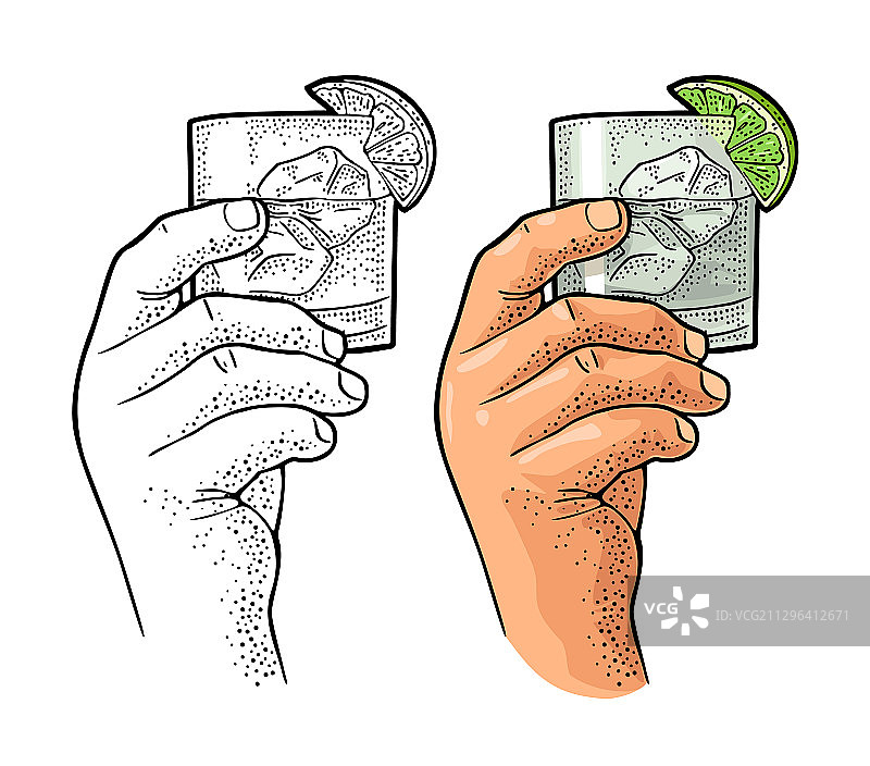 男人手持一杯杜松子酒图片素材