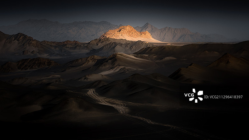 迷幻黑戈壁图片素材