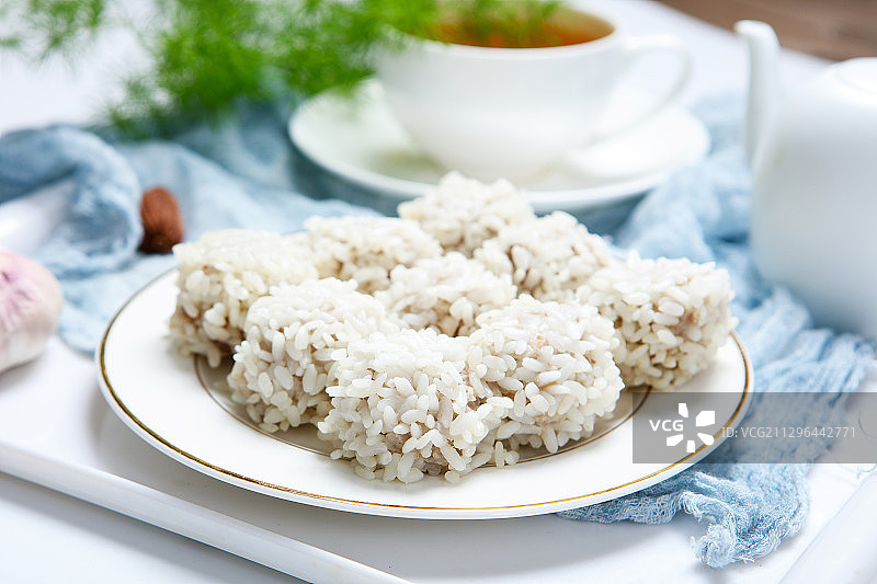 一盘美味的珍珠丸子图片素材