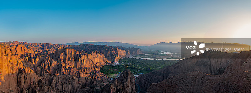 日出黄河石林图片素材