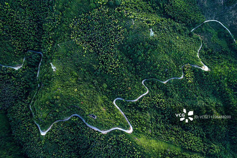 大山里的公路图片素材