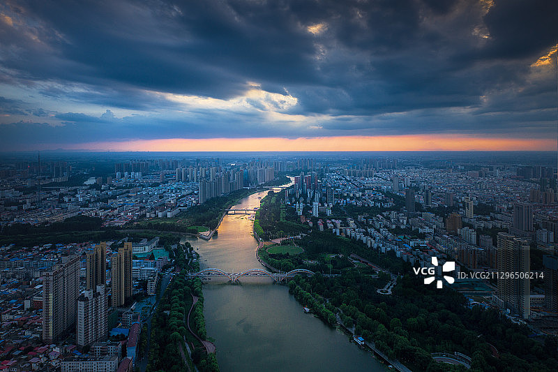 小城风雨图片素材