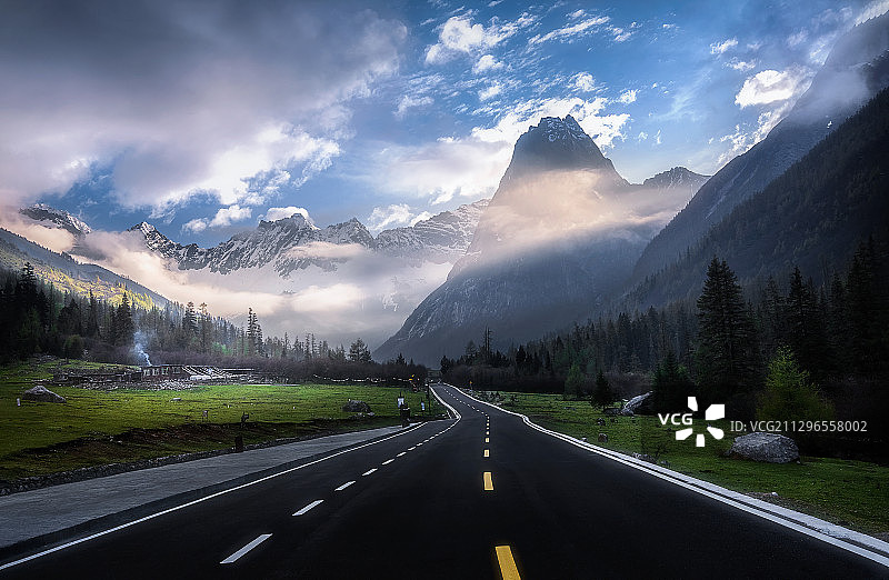 布达拉峰晨曦图片素材