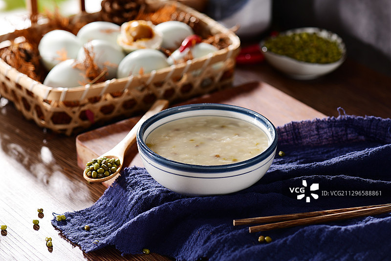 绿豆粥与咸鸭蛋图片素材