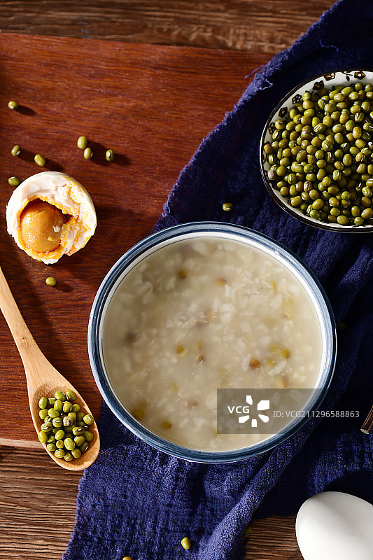 绿豆粥与咸鸭蛋图片素材
