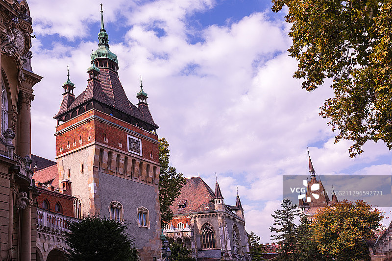 匈牙利首都布达佩斯都市花园教堂图片素材