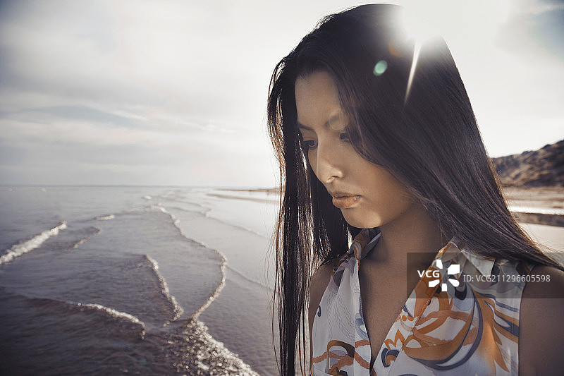 海边的女人图片素材