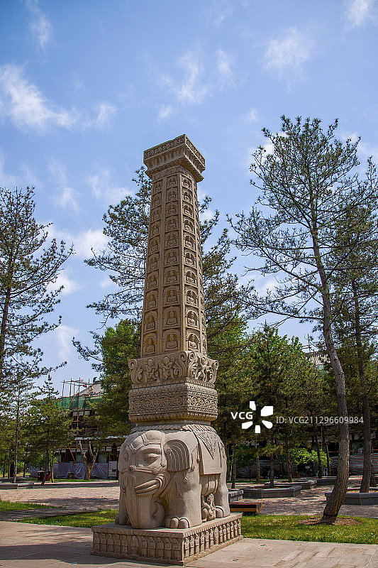 山西大同云冈石窟礼佛大道神柱图片素材