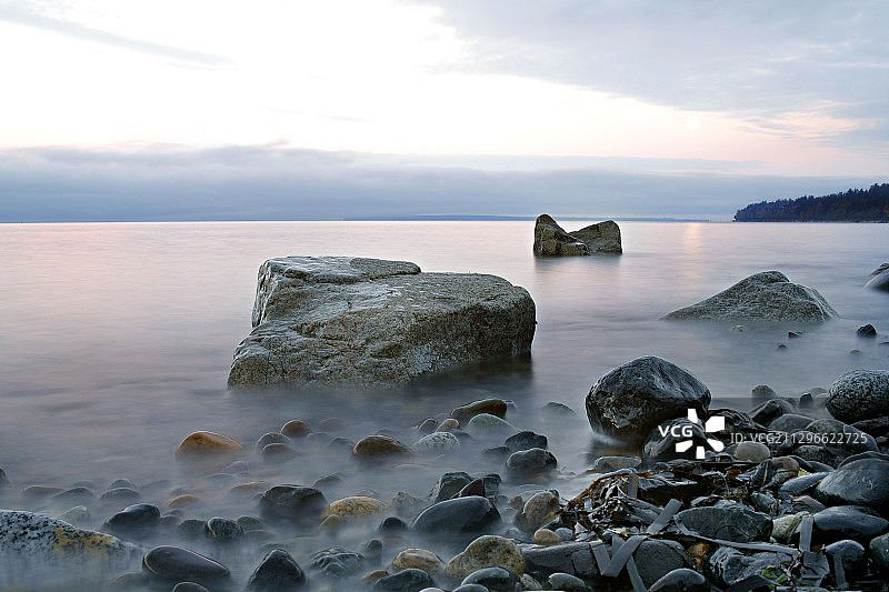 加拿大白石镇海上忧郁的日出图片素材