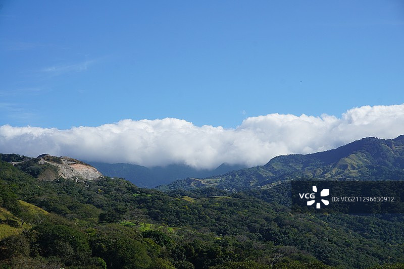哥斯达黎加蒙特维多绿色山脉和山谷的景观图片素材