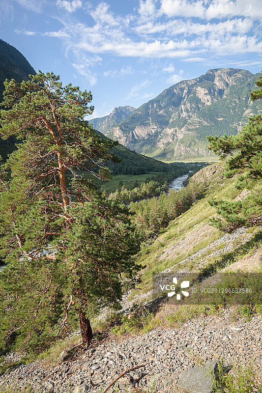 俄罗斯叶尔博加琴山脉上的云彩图片素材