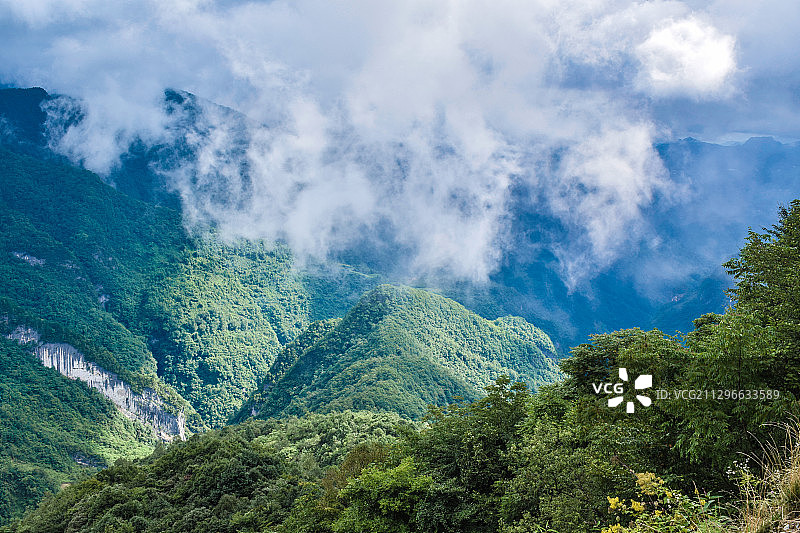 雾锁巫山图片素材