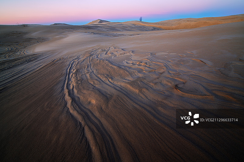 美国密歇根州米尔斯银湖沙丘的黎明图片素材