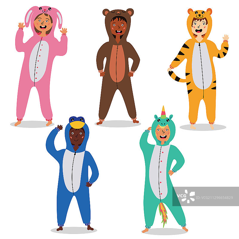 穿奇古米睡衣的儿童图片素材