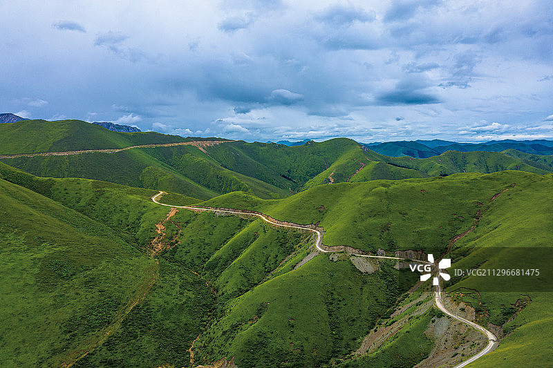 航拍甘南甘南藏族自治区江迭公路图片素材