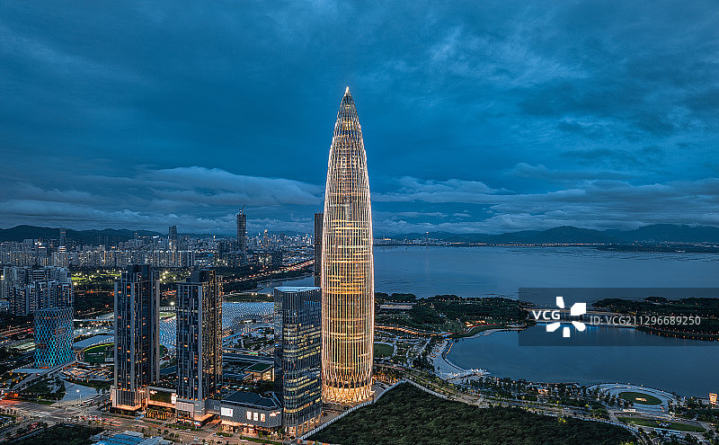 深圳华润大厦海边城市建筑夜景摩天大楼图片素材