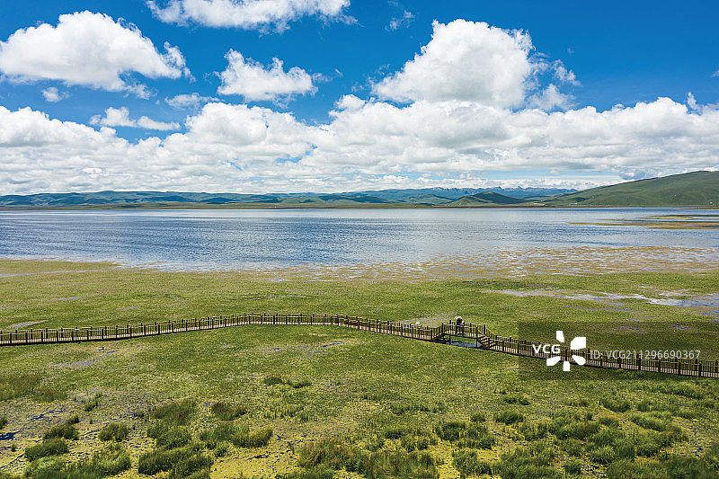 航拍甘南碌曲尕海湖图片素材