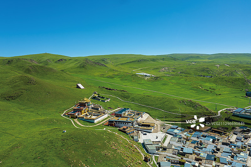 航拍甘南合作市尕洒寺图片素材