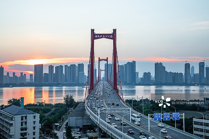 武汉鹦鹉洲长江大桥日落黄昏图片素材