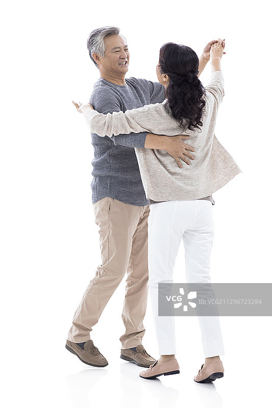 快乐的老年夫妇跳舞图片素材