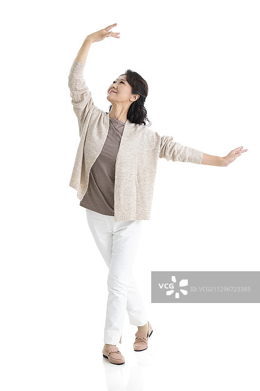 快乐的老年女士跳舞图片素材