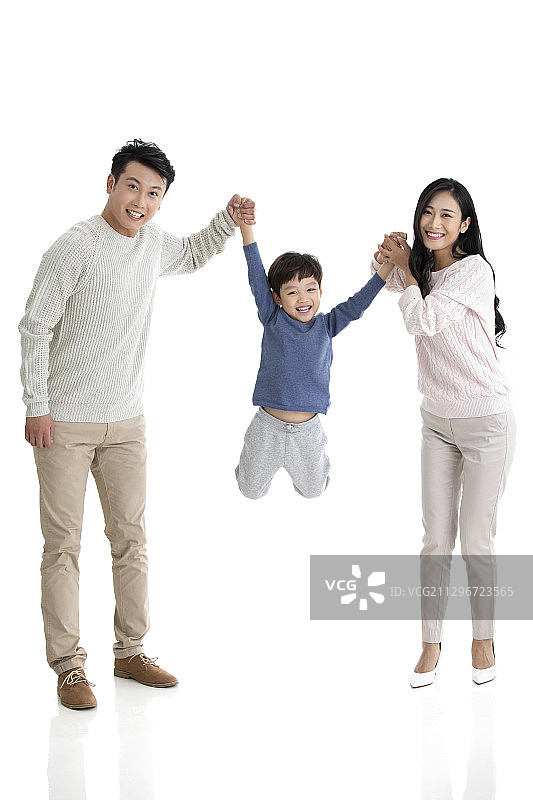 快乐的年轻家庭图片素材