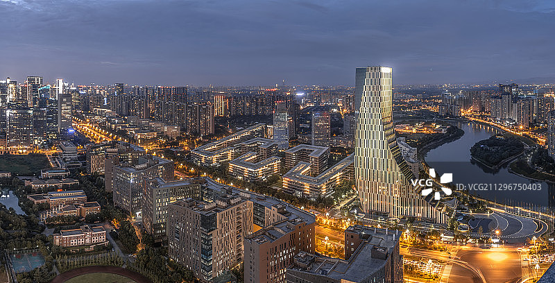 成都高新区软件园城市天际线夜景图片素材