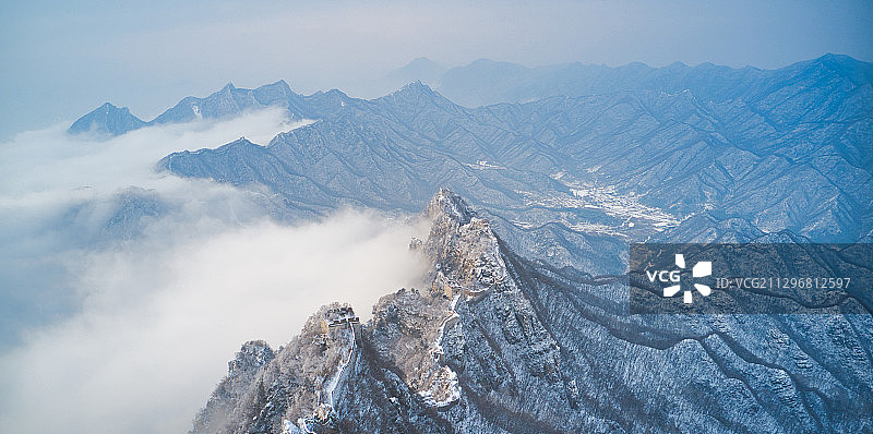 2019年北京冬季雪中箭扣长城云海图片素材