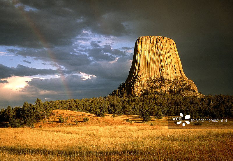 魔鬼塔玄武岩地貌景观图片素材