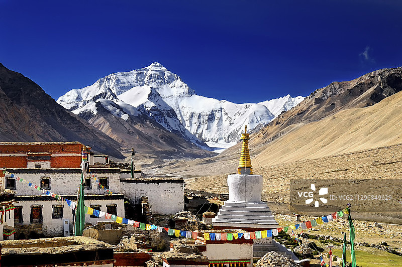 珠峰与绒布寺图片素材