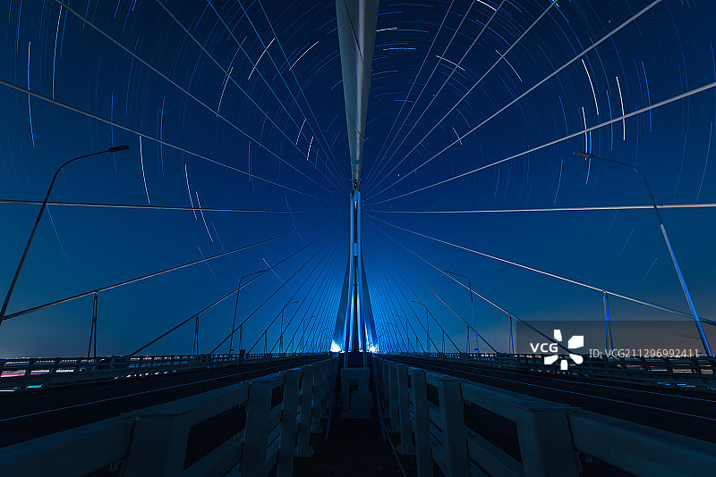 沪苏通长江大桥星轨图片素材