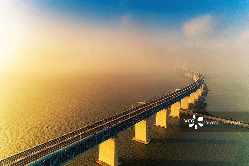 沪苏通长江大桥日出图片素材