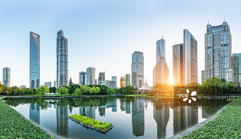 陆家嘴中心绿地城市风光图片素材