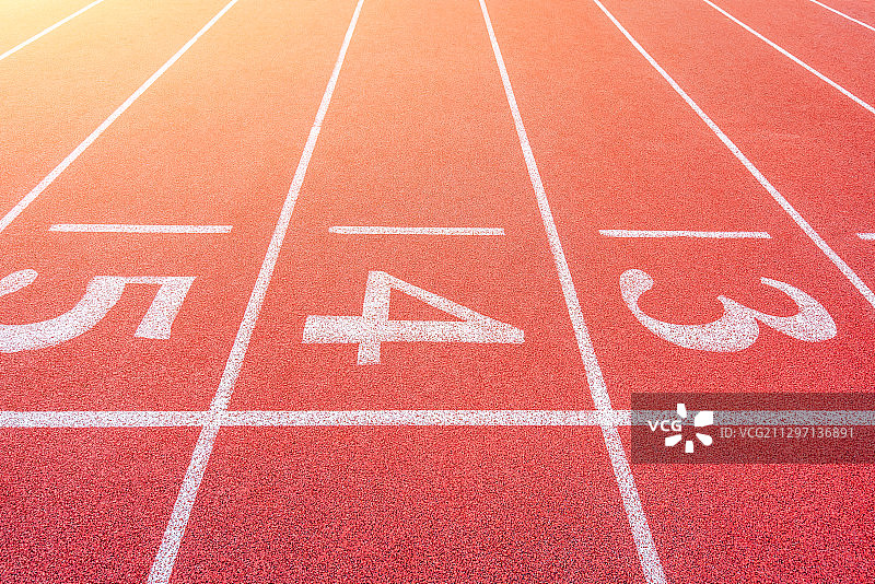 体育场的红色跑道特写照片图片素材