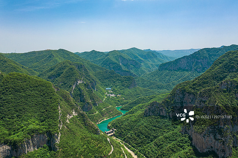 航拍郑州巩义青龙山捧月湖图片素材