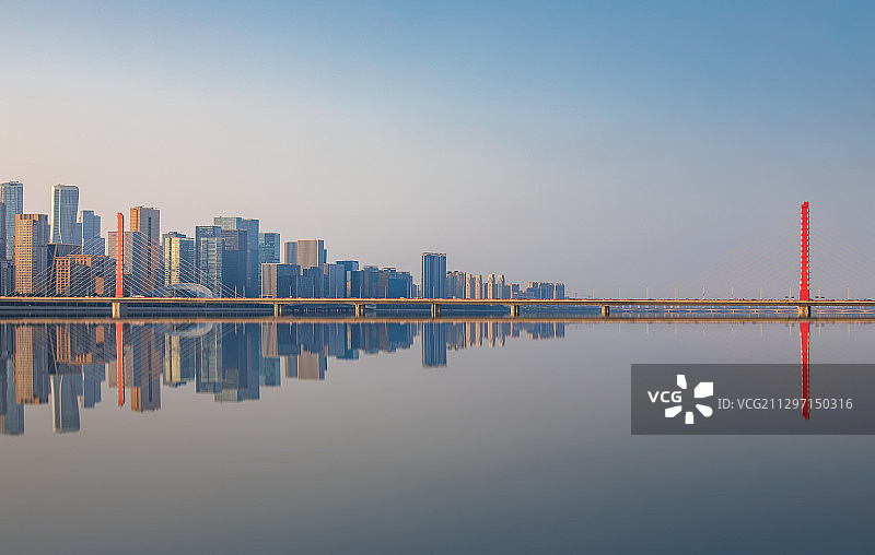 日落浙江杭州钱塘新城市区中心城市天际线摩天大楼建筑金融区图片素材