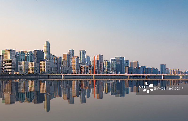 日落浙江杭州钱塘新城市区中心城市天际线摩天大楼建筑金融区图片素材