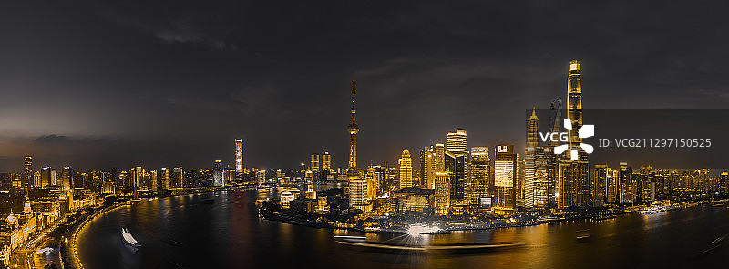 俯瞰金色陆家嘴图片素材